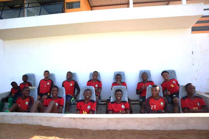 Sub-15 brilham em treino diante do estrela vermelha